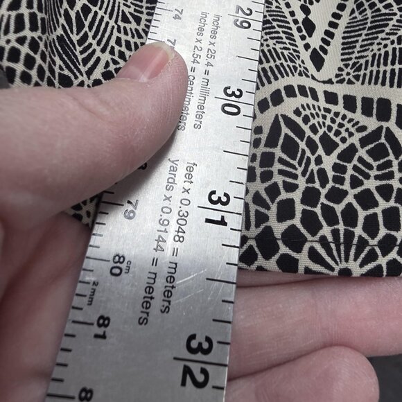 Catherines Shirt Womens 3X Black White Geometric Button Front Roll Tab Tunic - Picture 11 of 11